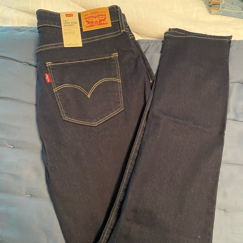 Levi’s 721 high rise skinny jeans. Tall length. Size 33